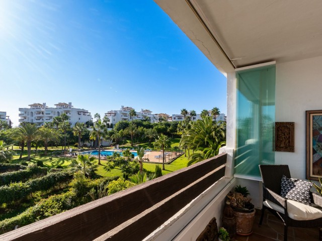 Apartamento con 3 Dormitorios  en Estepona