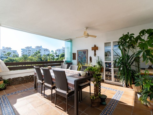 Apartamento con 3 Dormitorios  en Estepona