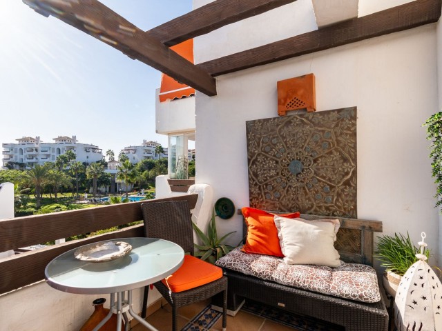Apartamento con 3 Dormitorios  en Estepona