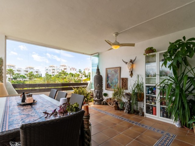 Apartamento con 3 Dormitorios  en Estepona