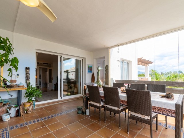 Apartamento con 3 Dormitorios  en Estepona