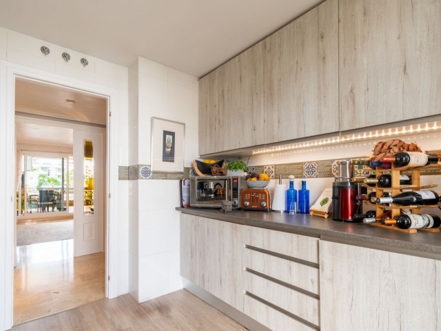 Apartamento con 3 Dormitorios  en Estepona