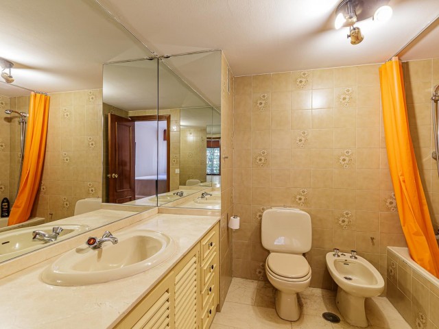 4 Bedrooms Apartment in Marbella