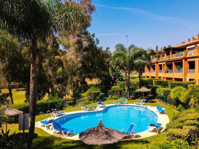 Apartamento con 2 Dormitorios  en Estepona