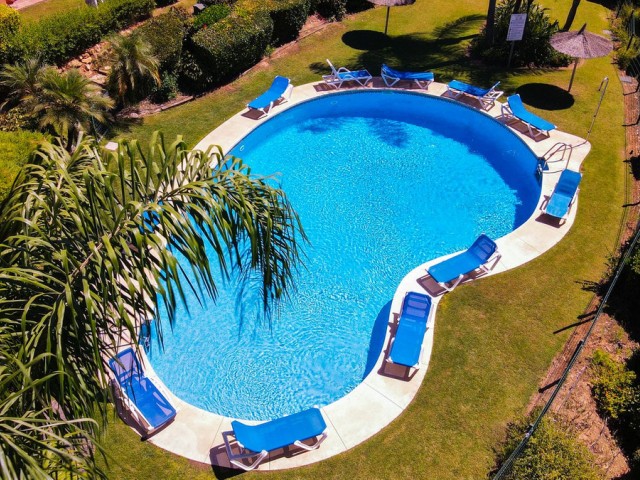 Apartamento con 2 Dormitorios  en Estepona