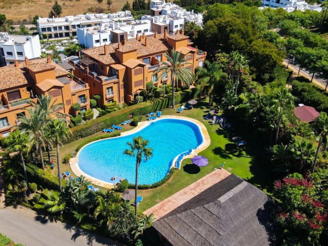 Apartamento con 2 Dormitorios  en Estepona