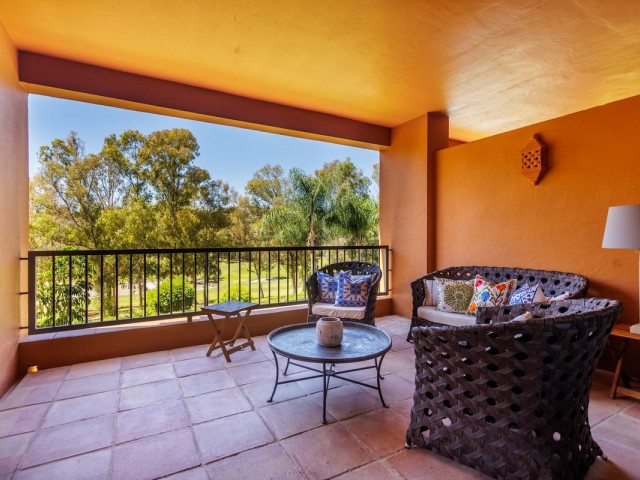 Apartamento con 2 Dormitorios  en Estepona