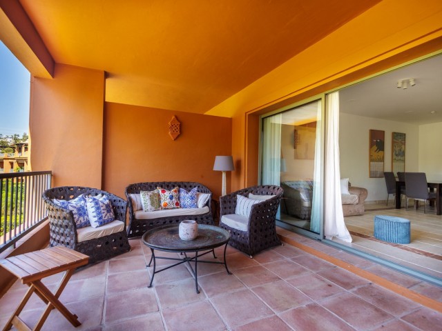 Apartamento con 2 Dormitorios  en Estepona