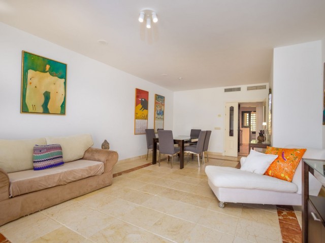Apartamento con 2 Dormitorios  en Estepona