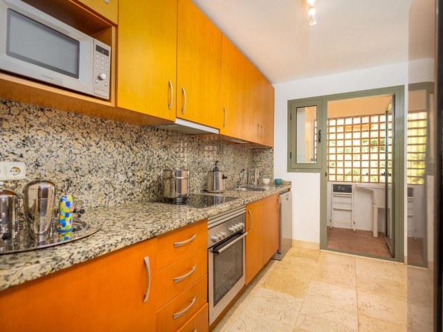 Apartamento con 2 Dormitorios  en Estepona