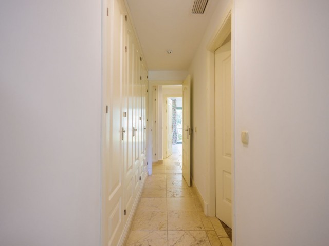 Apartamento con 2 Dormitorios  en Estepona