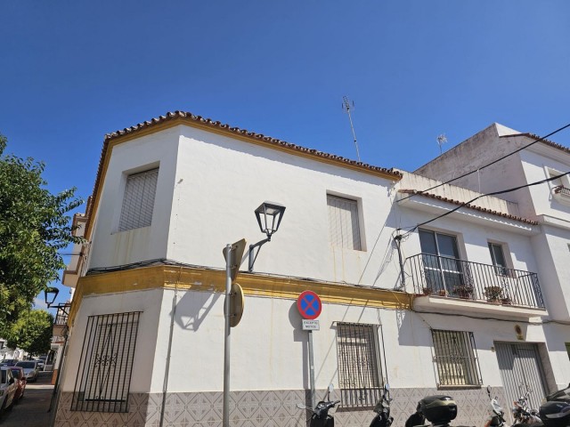Adosado con 4 Dormitorios  en Estepona