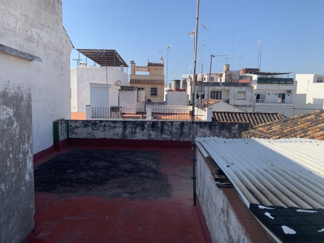 Adosado con 4 Dormitorios  en Estepona