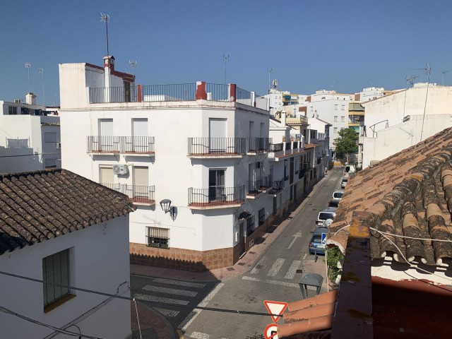 Adosado con 4 Dormitorios  en Estepona