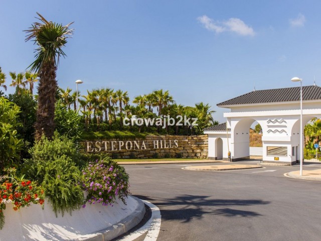 Ático con 2 Dormitorios  en Estepona