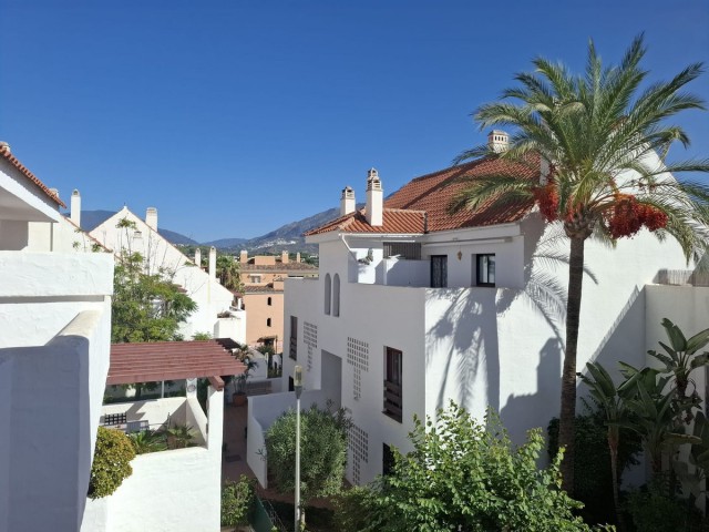 3 Bedrooms Apartment in Nueva Andalucía