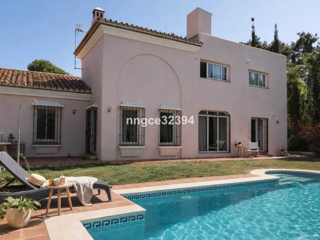 7 Bedrooms Villa in Sotogrande Costa