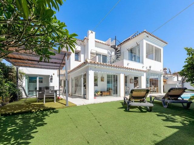 3 Bedrooms Villa in Estepona