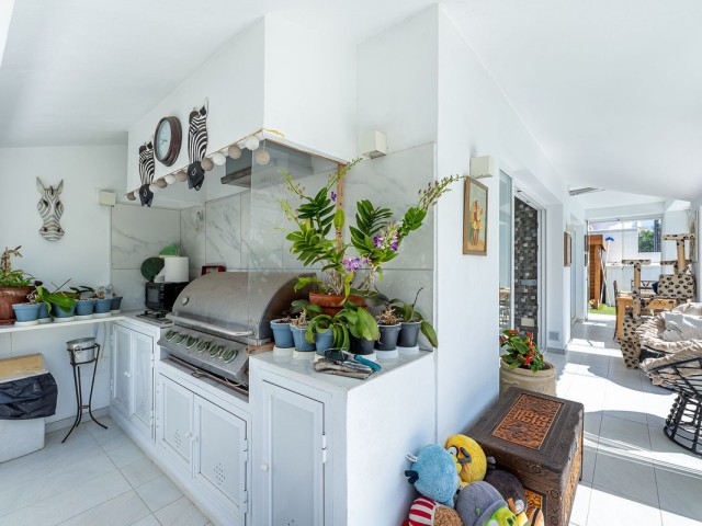 3 Bedrooms Villa in Estepona