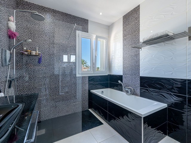 3 Bedrooms Villa in Estepona