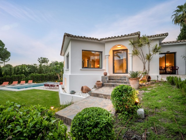 4 Bedrooms Villa in Nueva Andalucía