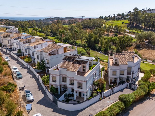 Villa con 4 Dormitorios  en Estepona