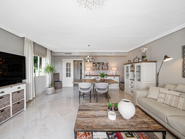 Villa con 4 Dormitorios  en Estepona
