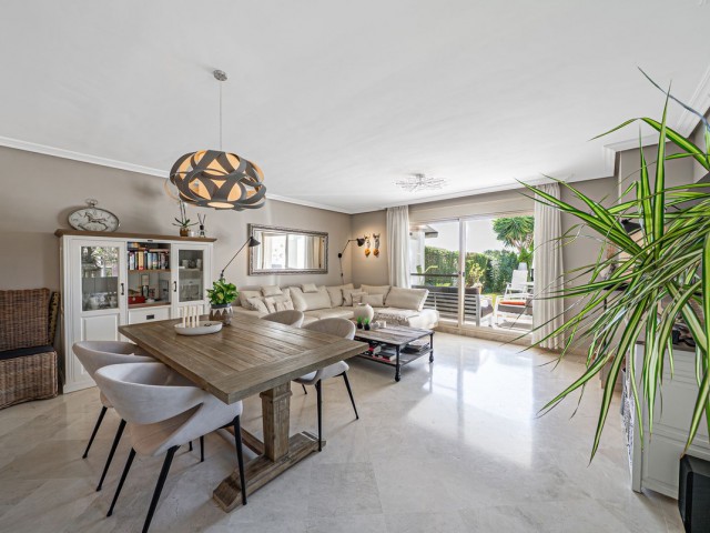Villa con 4 Dormitorios  en Estepona