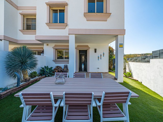 Villa con 4 Dormitorios  en Estepona