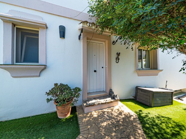 Villa con 4 Dormitorios  en Estepona