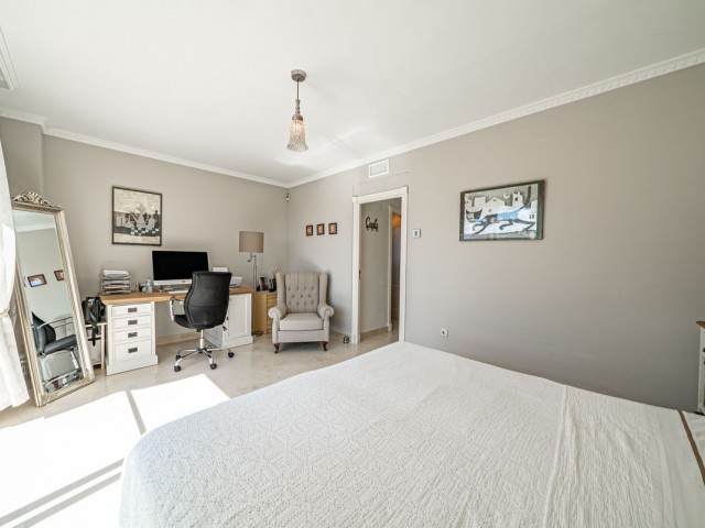 Villa con 4 Dormitorios  en Estepona