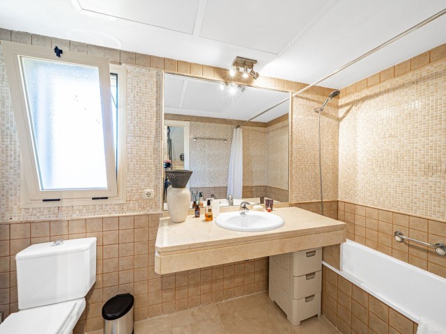 Villa con 4 Dormitorios  en Estepona