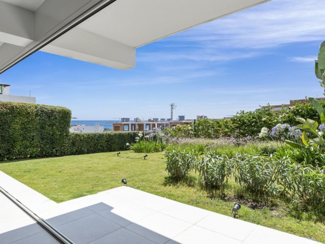 Apartamento con 2 Dormitorios  en Estepona