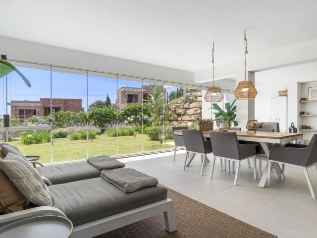 Apartamento con 2 Dormitorios  en Estepona