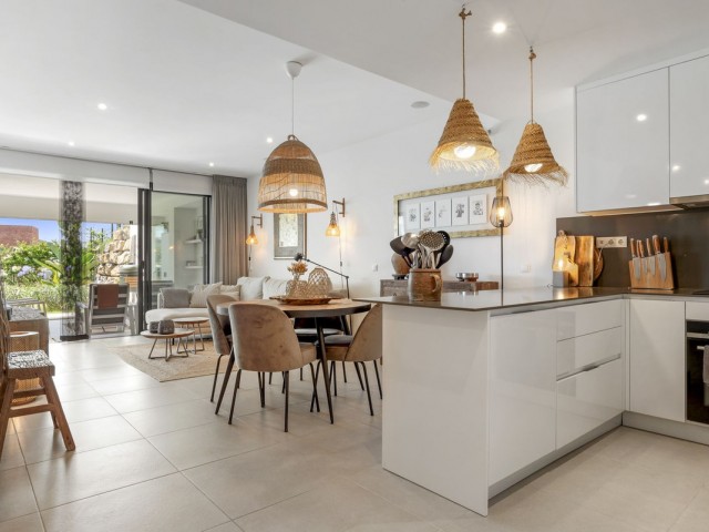 Apartamento con 2 Dormitorios  en Estepona