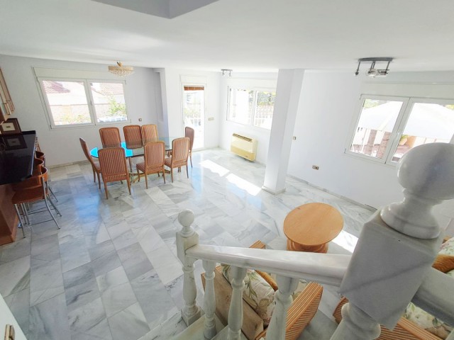 Villa con 5 Dormitorios  en Benalmadena