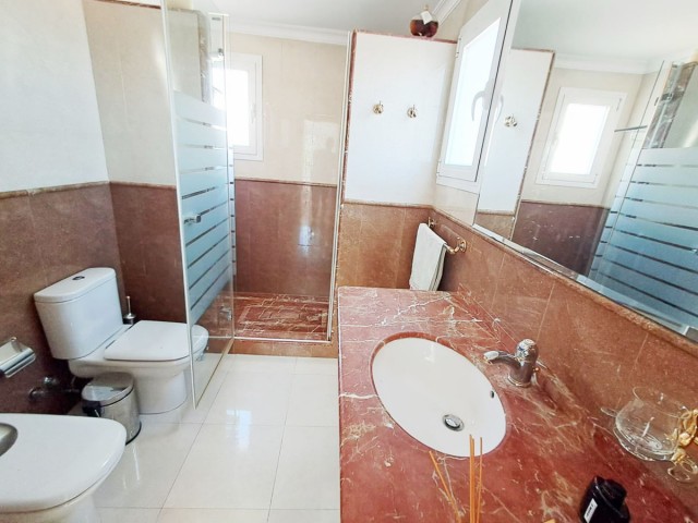 5 Bedrooms Villa in Benalmadena