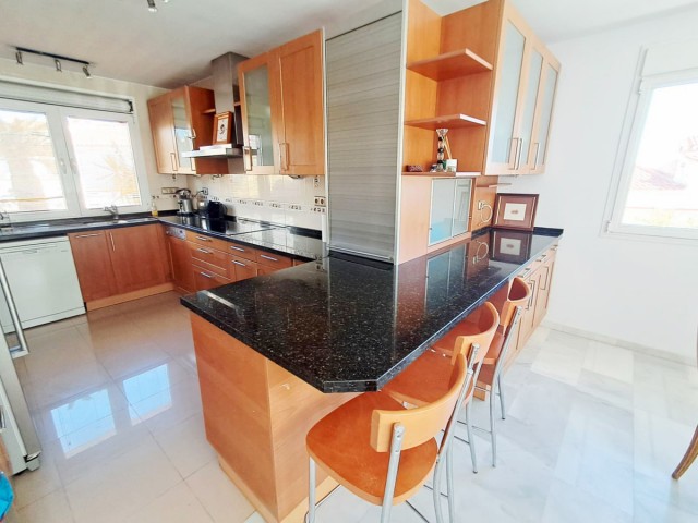5 Bedrooms Villa in Benalmadena