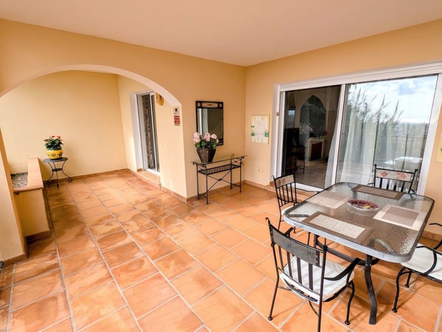 2 Bedrooms Apartment in Benahavís