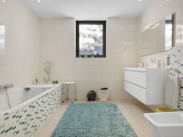 7 Sovrums Villa i Benahavís