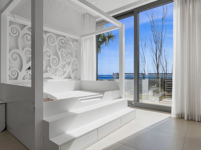 7 Bedrooms Villa in Benahavís