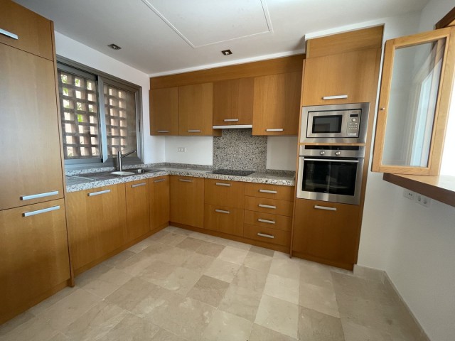 Adosado con 5 Dormitorios  en Riviera del Sol