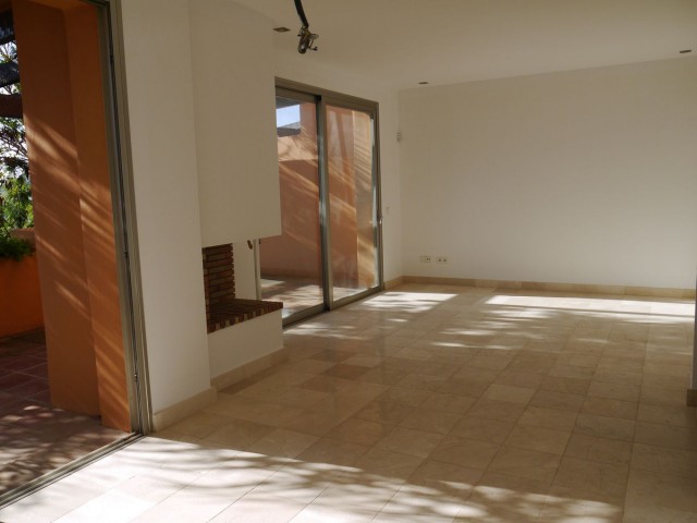 Adosado con 5 Dormitorios  en Riviera del Sol