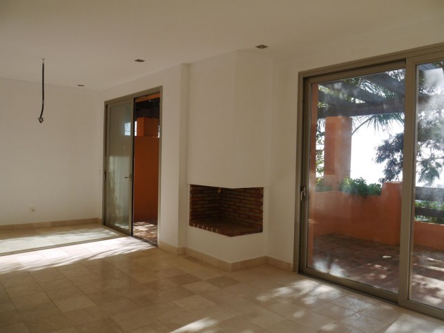 Adosado con 5 Dormitorios  en Riviera del Sol