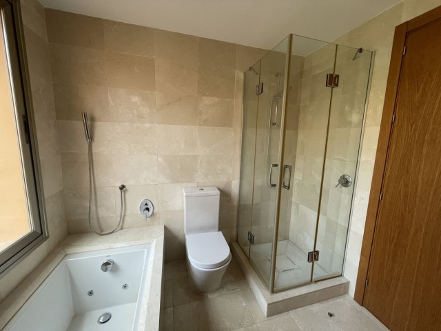 Adosado con 5 Dormitorios  en Riviera del Sol