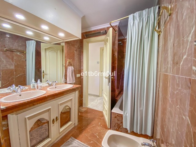 3 Bedrooms Apartment in Marbella