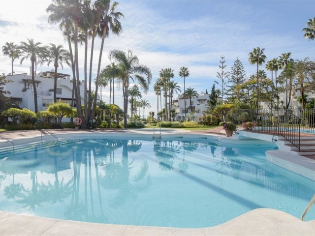 Apartamento con 2 Dormitorios  en Estepona