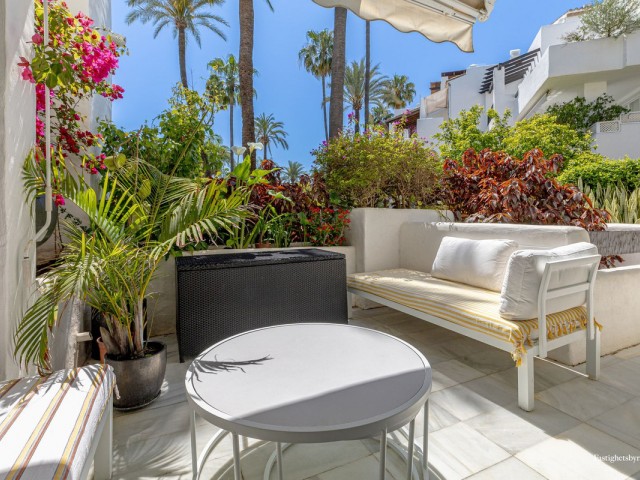 Apartamento con 2 Dormitorios  en Estepona