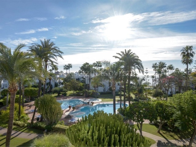 Apartamento con 2 Dormitorios  en Estepona