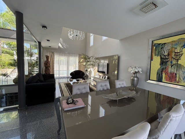 Villa avec 5 Chambres  à La Cala Golf